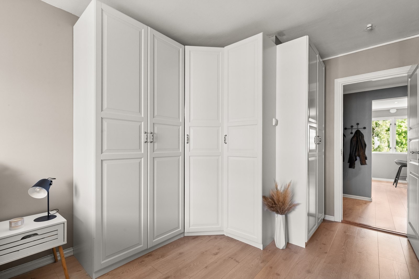 Rikelig med skapplass. Galleribilde