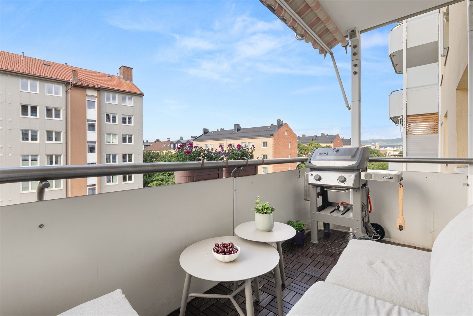 Lys, delikat og gjennomgående 3-roms | Solrik balkong 6kvm | Heis | Veldrevet brl | Ingen dok.avgift | Parkering* Galleribilde