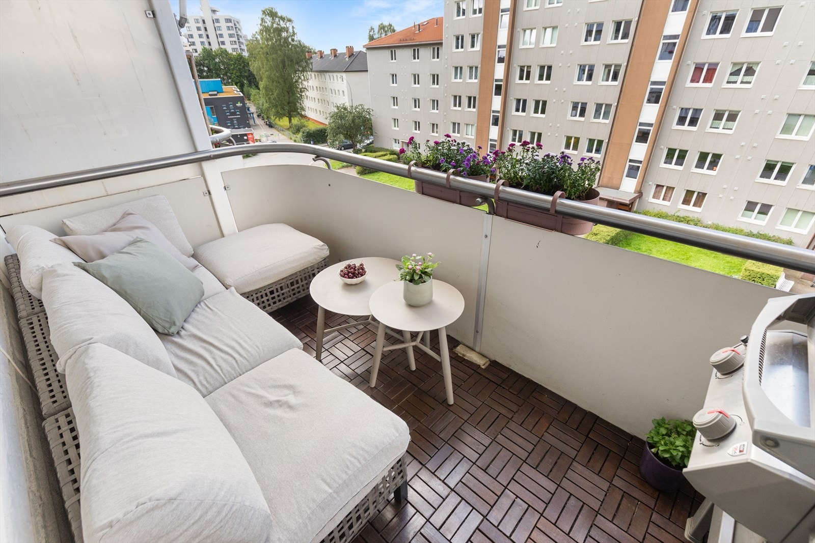 Vestvendt balkong på 6kvm med svært gode solforhold. Galleribilde