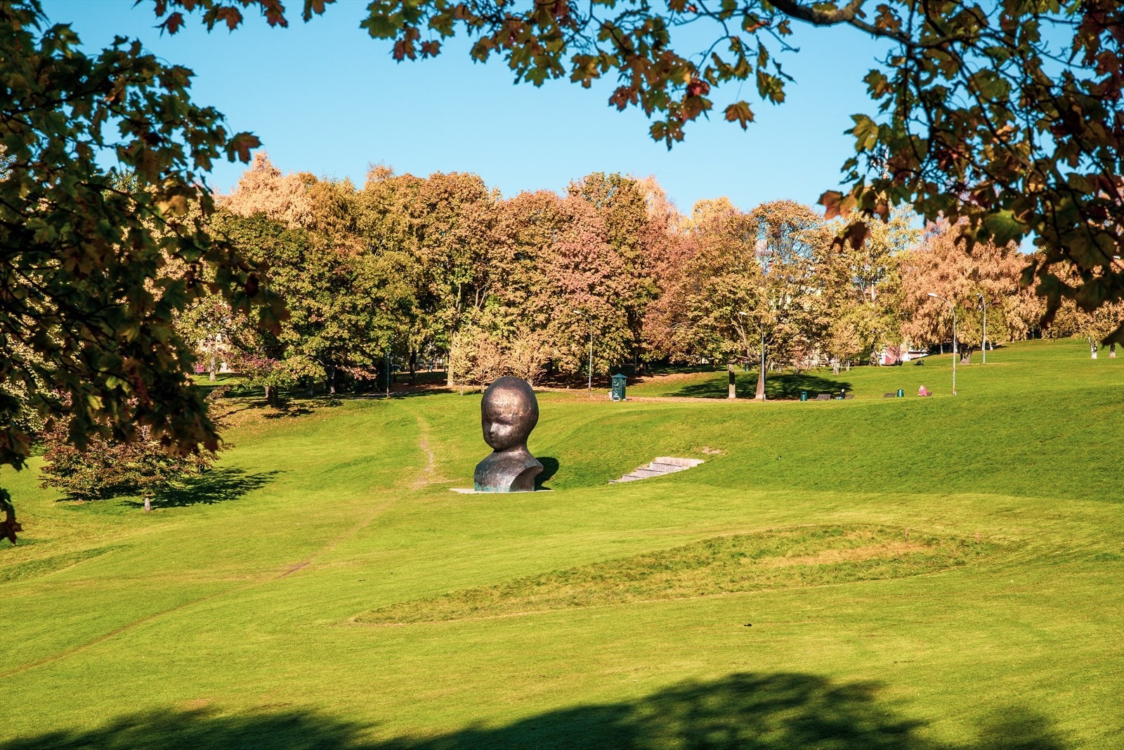 Torshovdalen - Her har man mange muligheter for å nyte parklivet på varme sommerdager, samt koselige gåturer om vinteren. Galleribilde