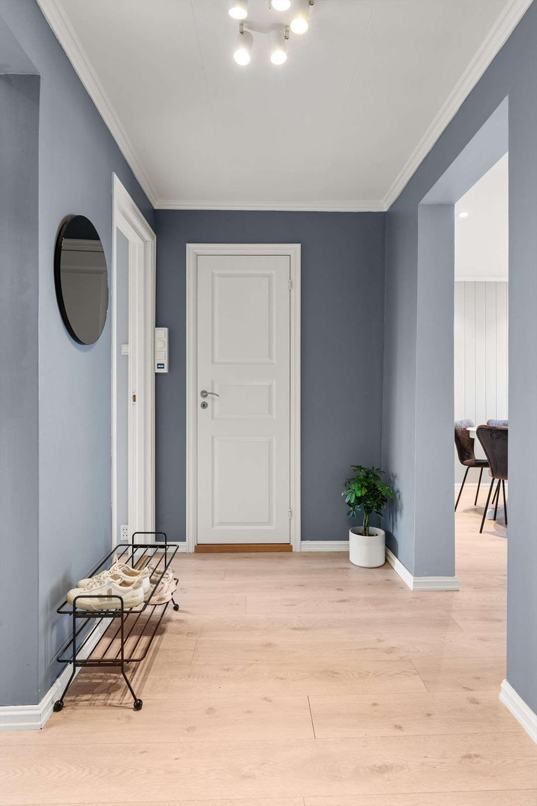 Luftig og romslig entre. Galleribilde