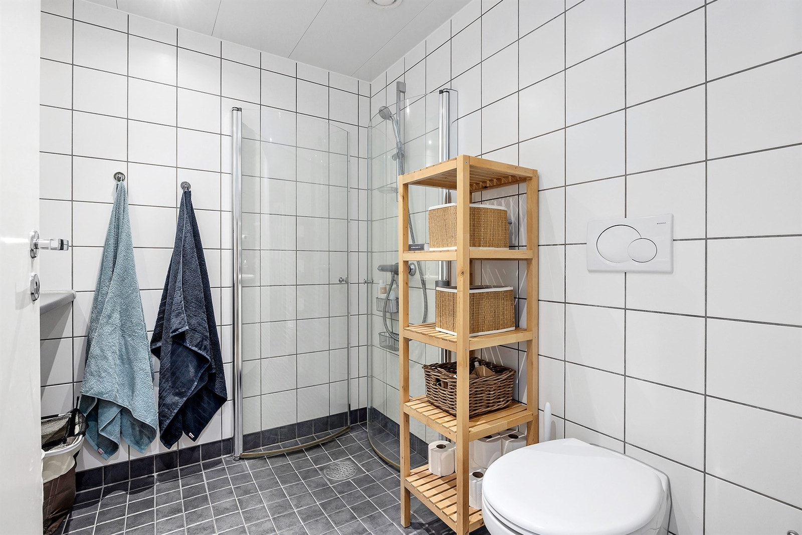 Pent flislagt baderom Galleribilde