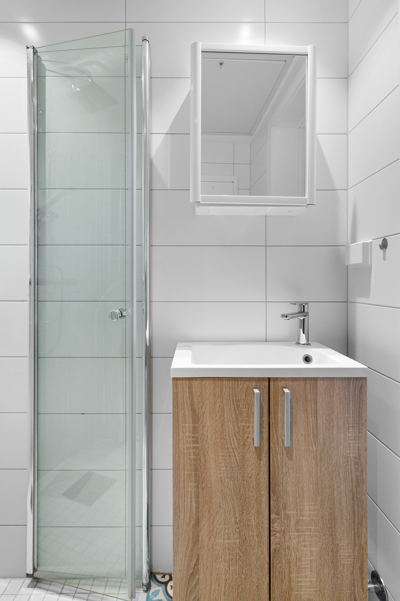 Det er behagelig varme i gulvet og himling med downlights. Galleribilde