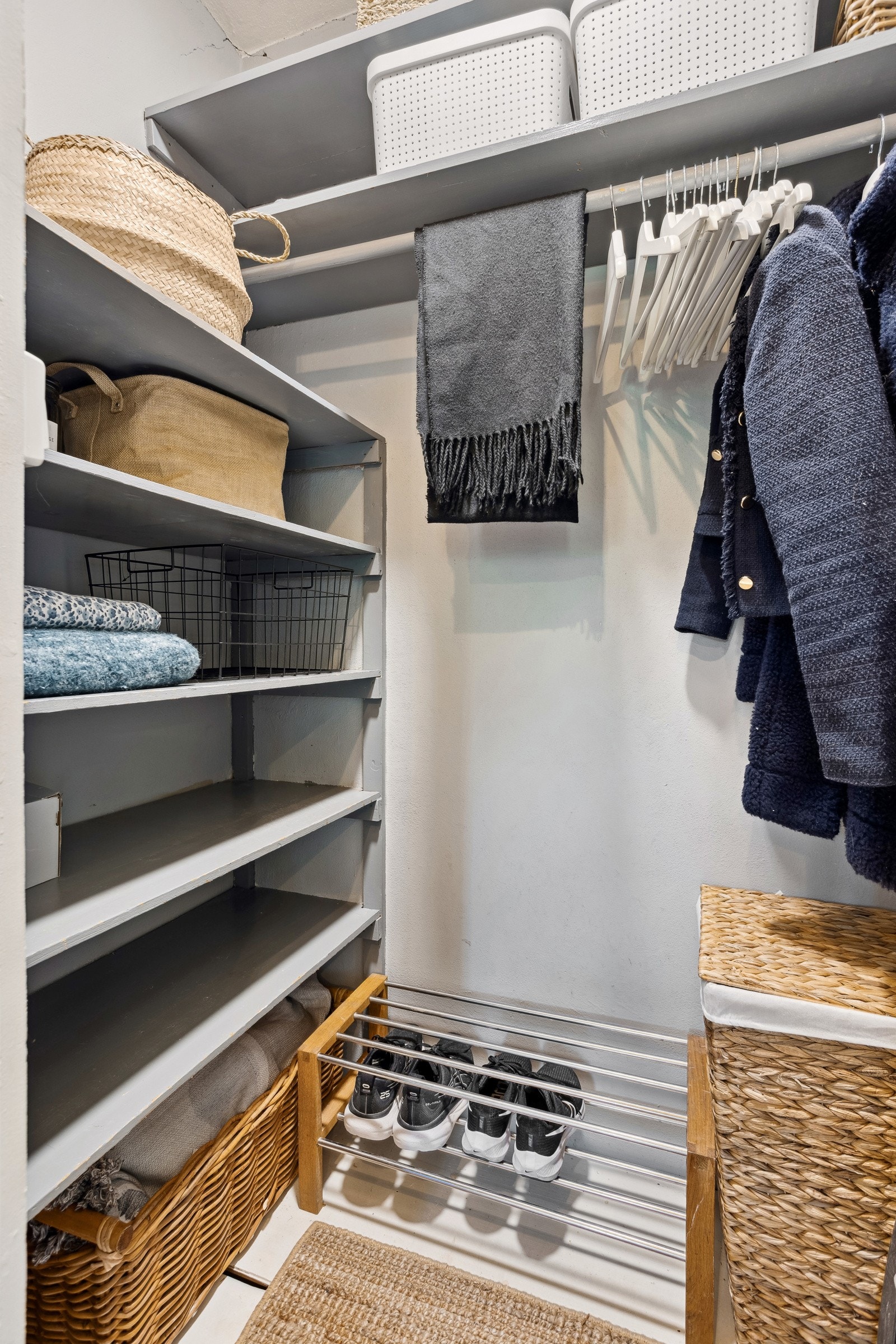 Praktisk kott til bruk av garderobe og oppbevaring. Galleribilde