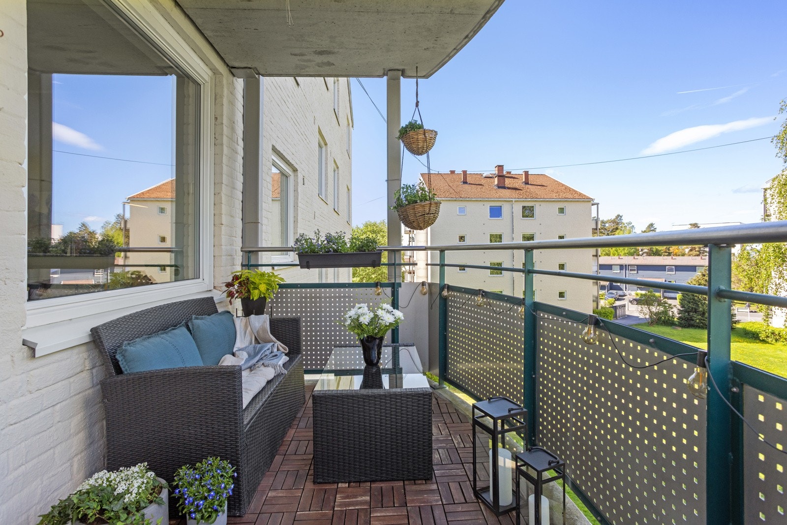 God plass til sittegruppe og grill. Galleribilde