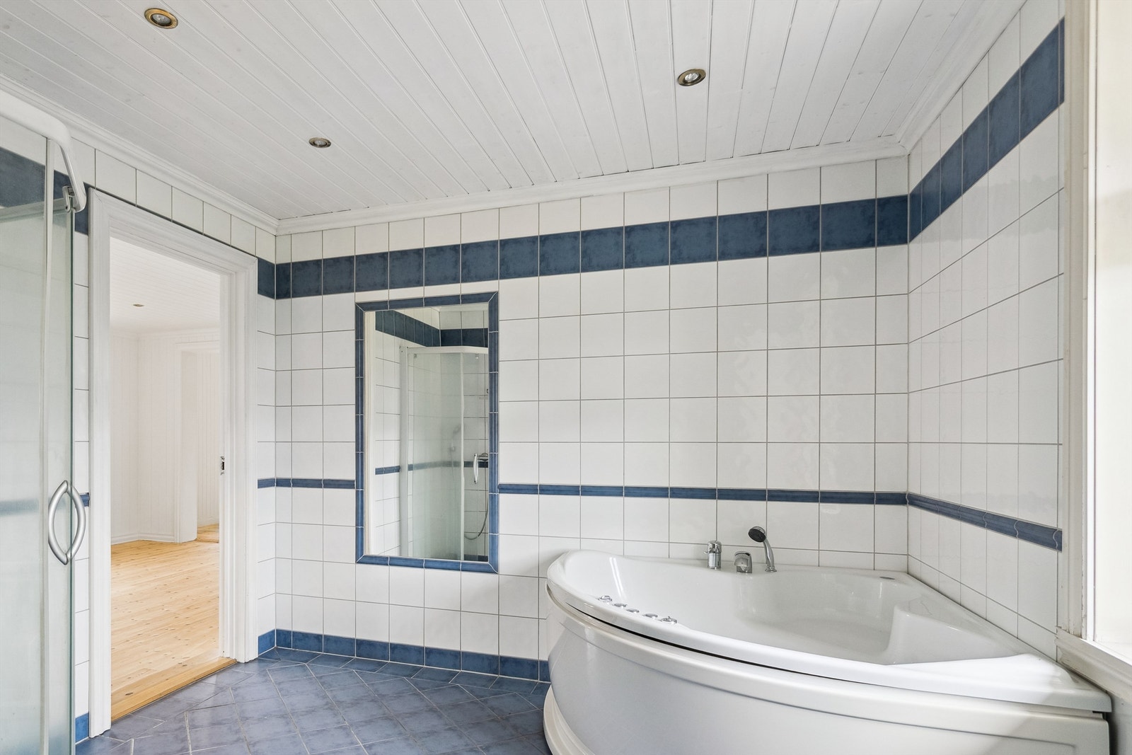 Boblebadekar og dusjhjørne Galleribilde