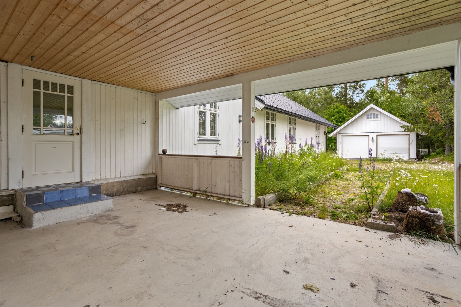 Terrassen har støpt gulv Galleribilde