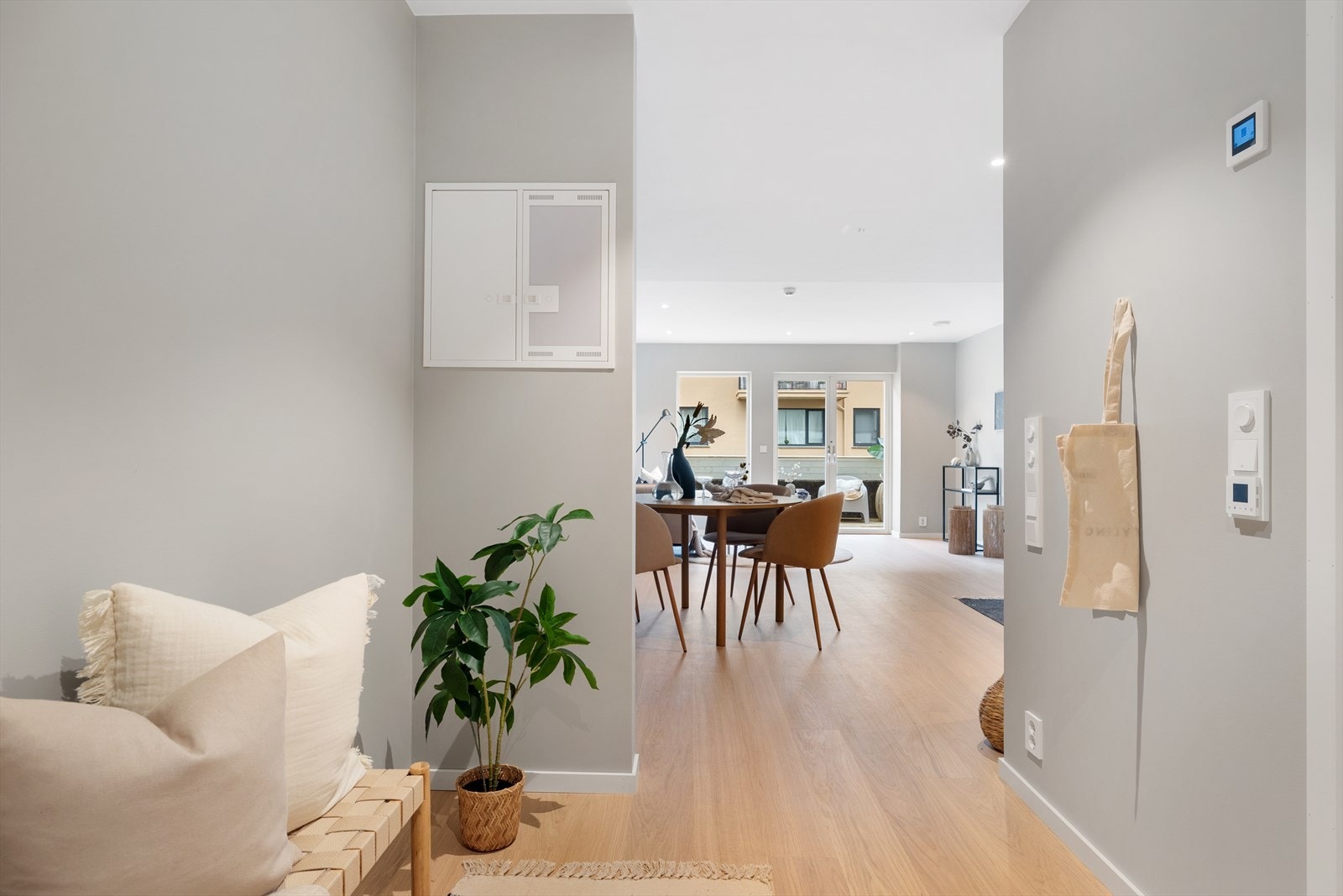 Entréen er lys og romslig, og gir et godt førsteinntrykk med sine kvaliteter Galleribilde