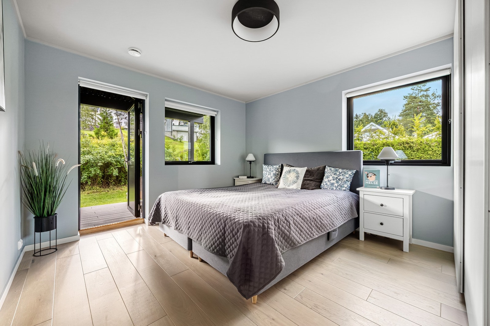 Hovedsoverom med plass til dobbeltseng og garderobe. Galleribilde