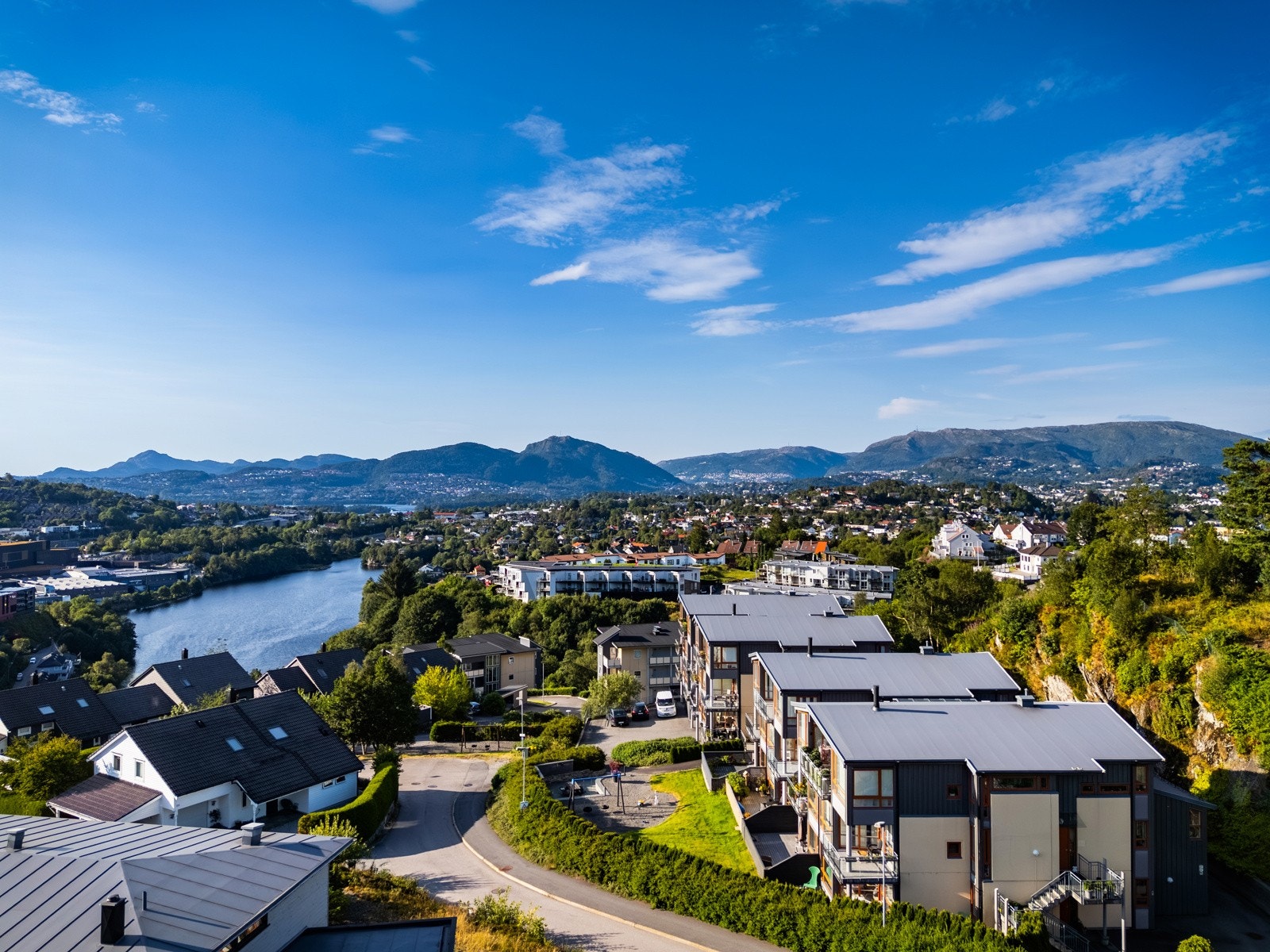 Tilbaketrukket beliggenhet med kort vei til alt du trenger Galleribilde