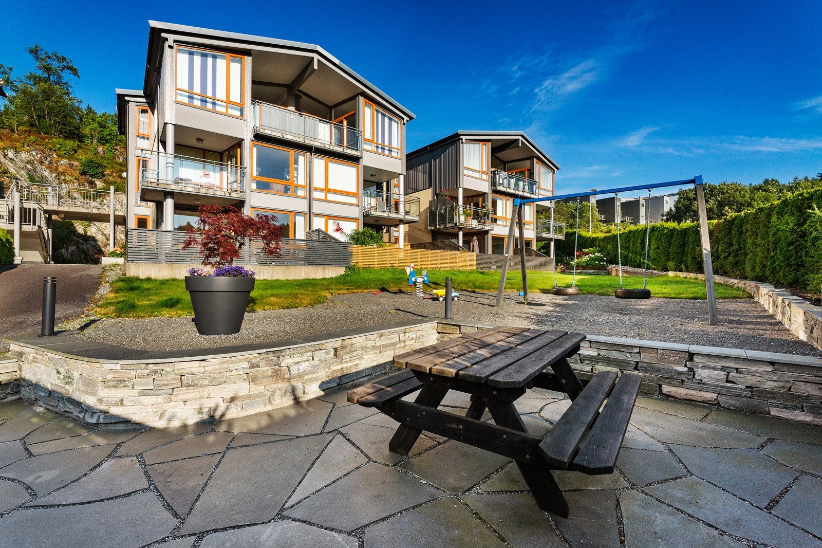 Fin beliggenhet i barnevennlig blindgate Galleribilde