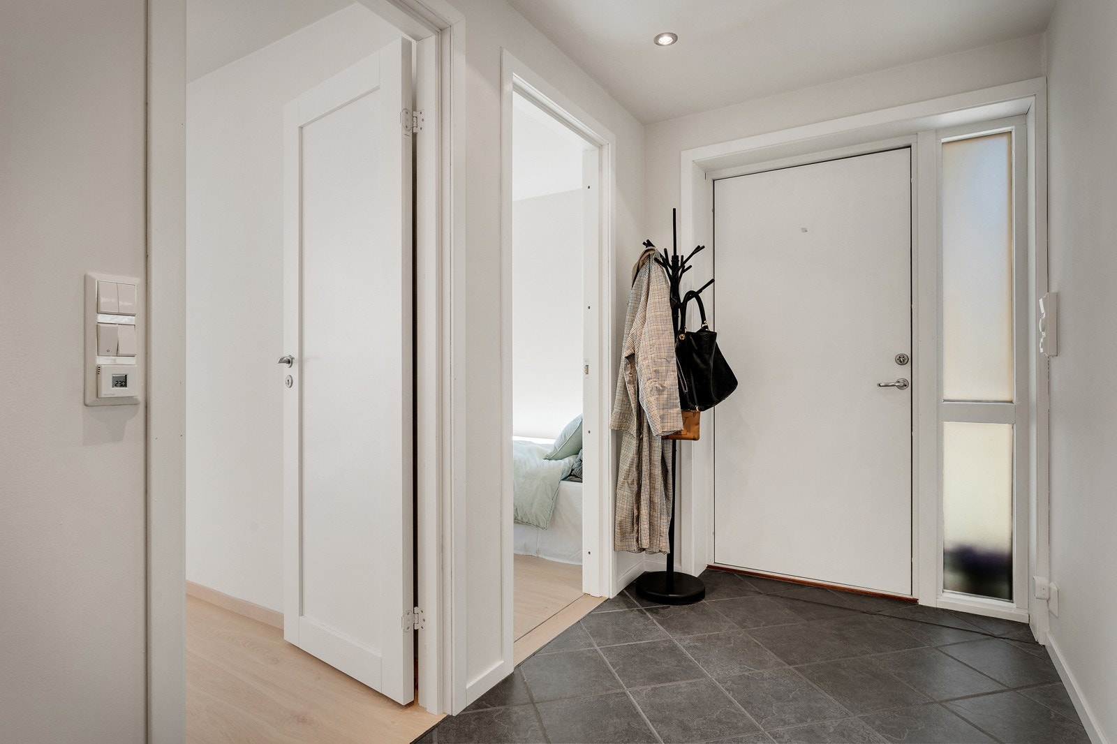 Flislagt entré med varmekabler i gulvet Galleribilde