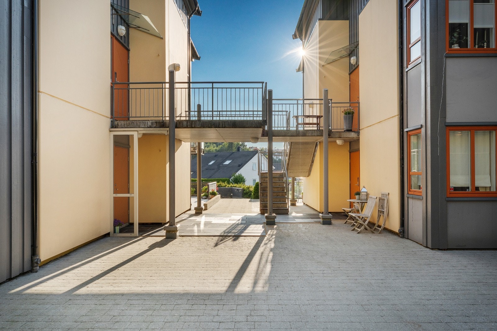 Leiligheten har enkel og trappefri adkomst med egen inngangsdør fra gårdsplassen Galleribilde