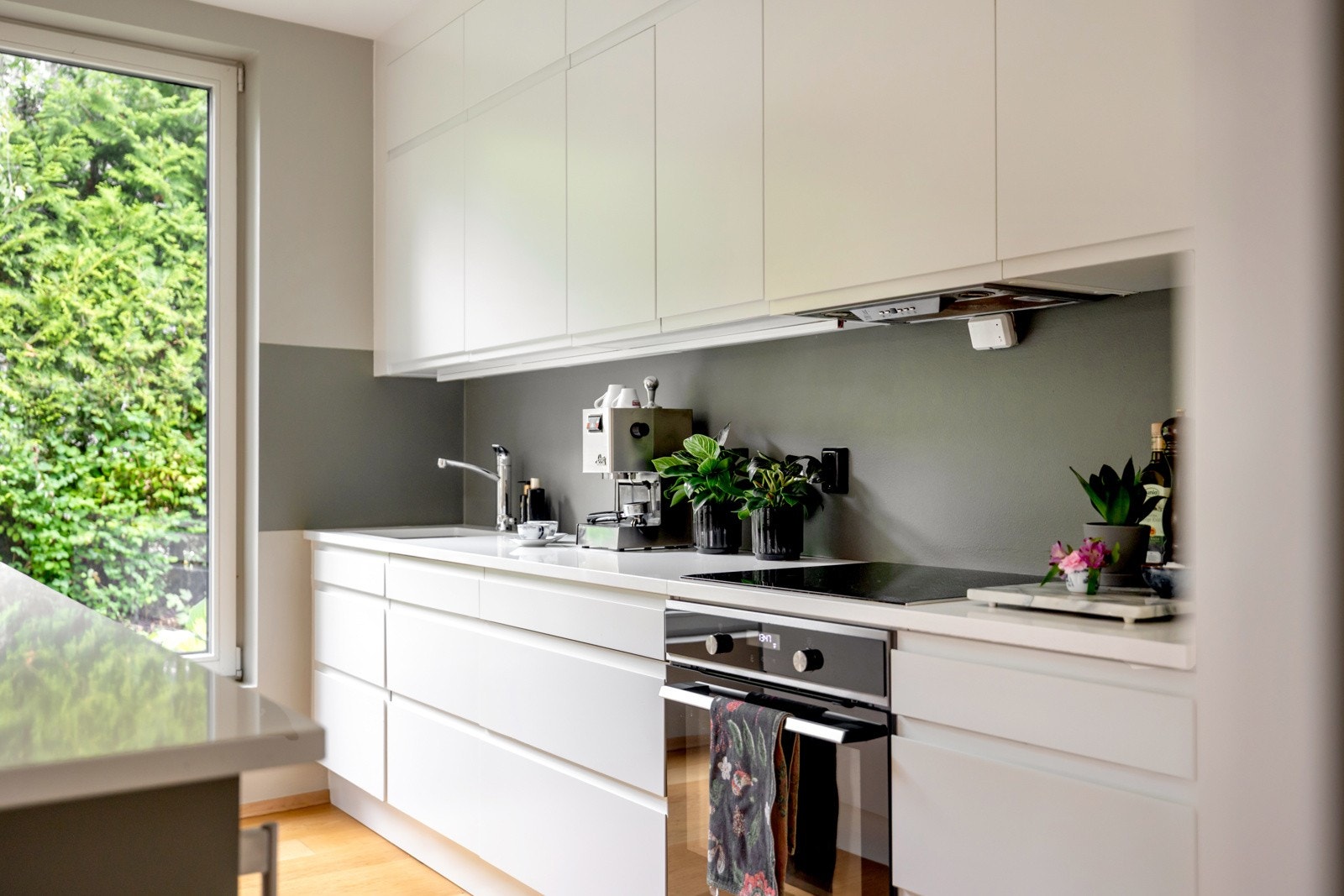 Samtlige hvitevarer integrert i innredningen. Galleribilde