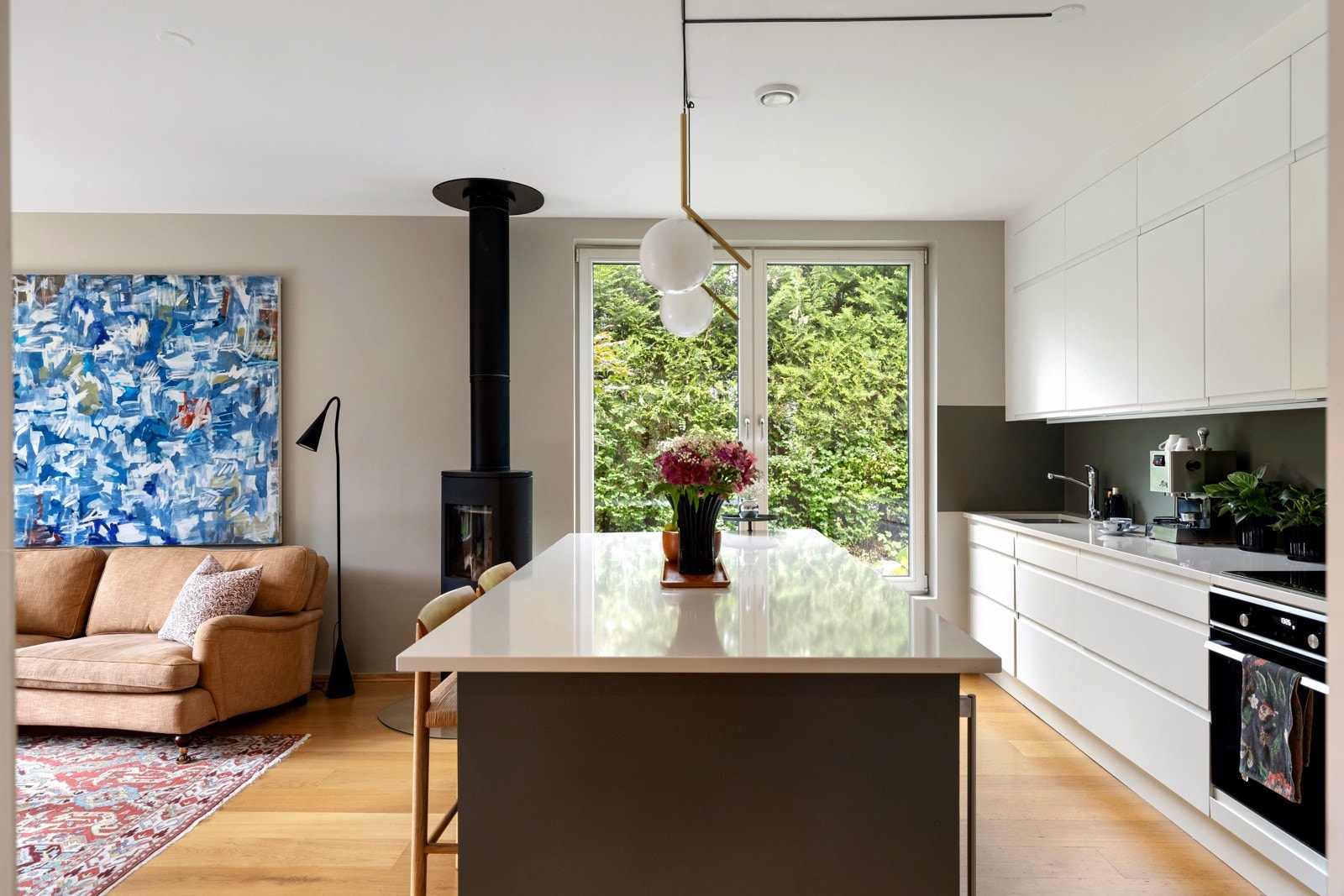 Peis synlig fra store deler av rommet. Galleribilde