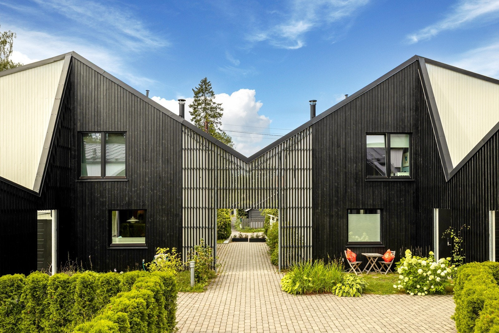 Sameiet har flotte, godt skjermet fellesareal og et svært god bomiljø. Galleribilde