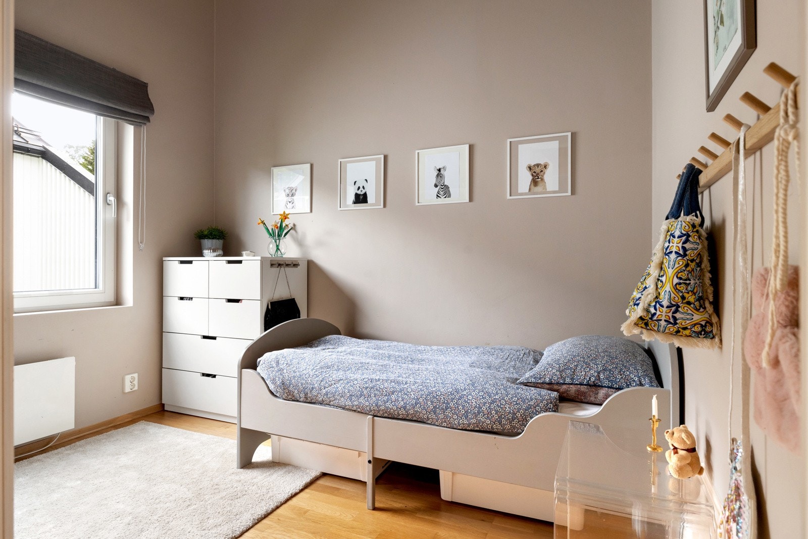 To gode soverom, benyttes i dag som barnerom. Galleribilde