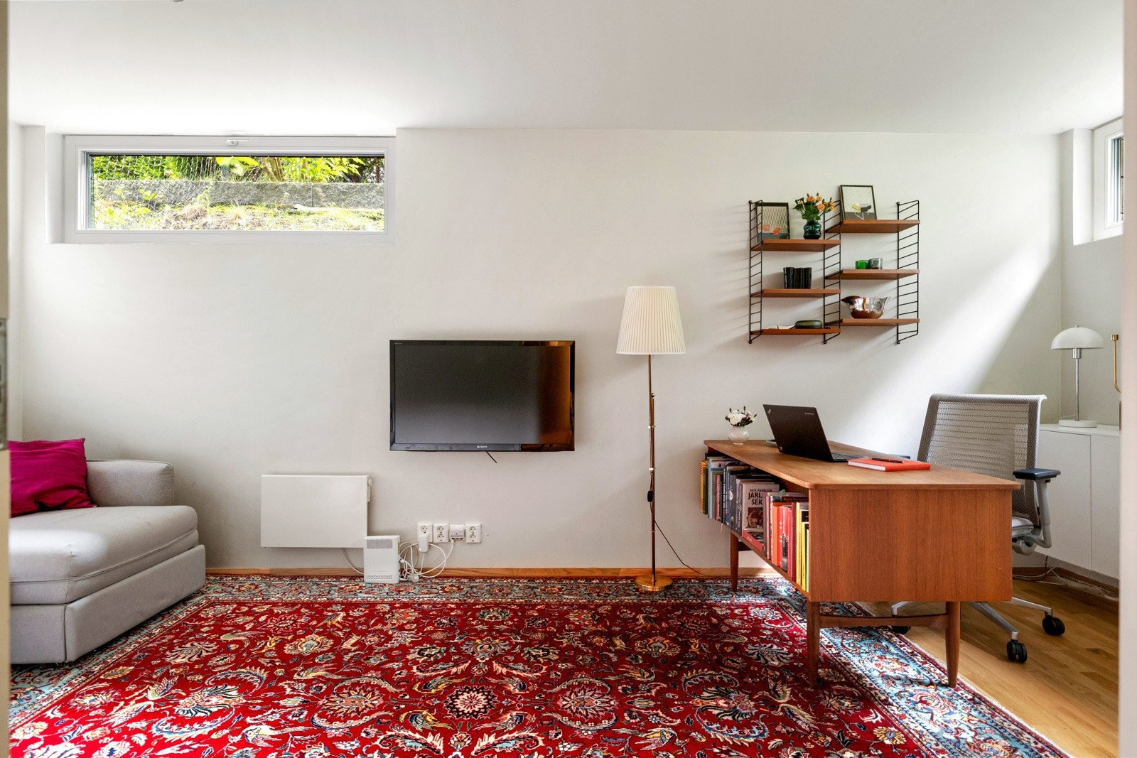 Kjellerstue som i dag benyttes som arbeidsrom og gjesteavdeling. Galleribilde