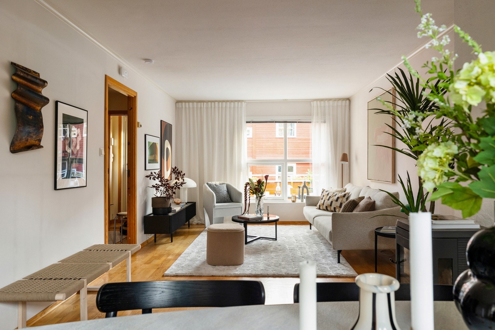 Nåværende eiere har bebodd boligen i 35 år, og har trivdes svært godt. Galleribilde