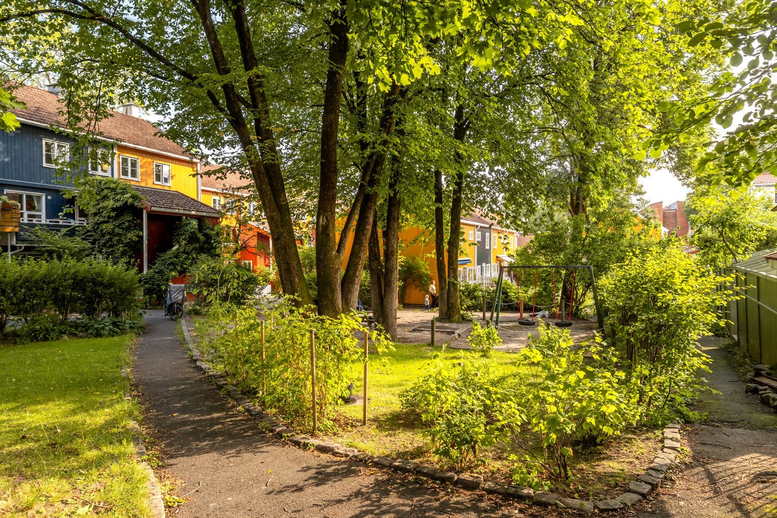 Nærhet til Rodeløkka, Hammerfestgata barnehage og Lakkegata barneskole, alle innen kort gangavstand. Samt Rodeløkka Barnehage som ligger i umiddelbar nærhet av boligen. Galleribilde