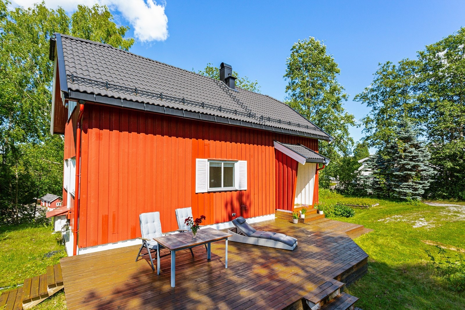 Plass til flere sittegrupper og muligheter på terrassen. Galleribilde