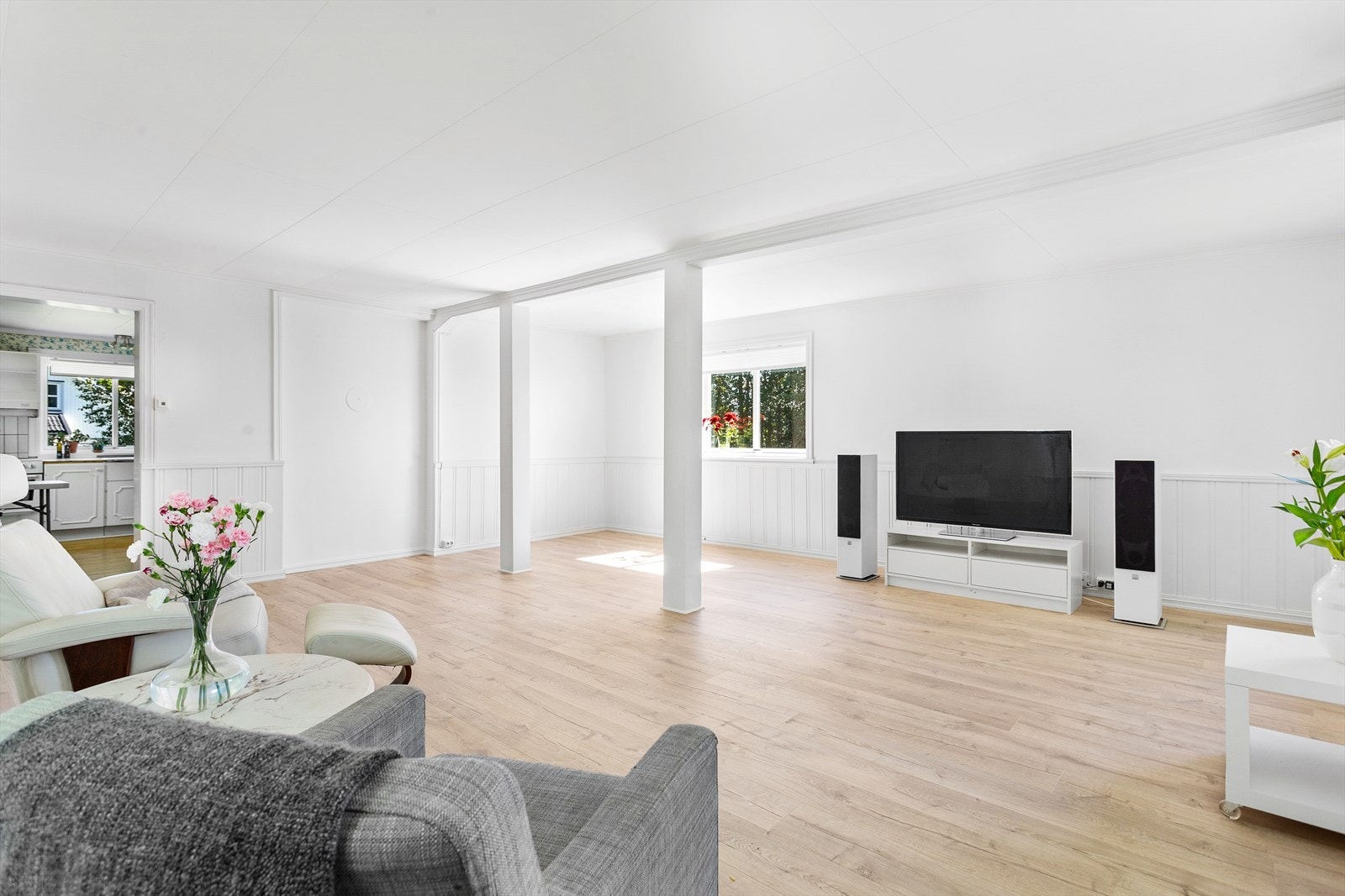 Denne eneboligen kan by på blant annet en romslig stue med varmefolie i gulv, 4 soverom og en hyggelig markterrasse. Boligen har et godt potensiale. Galleribilde