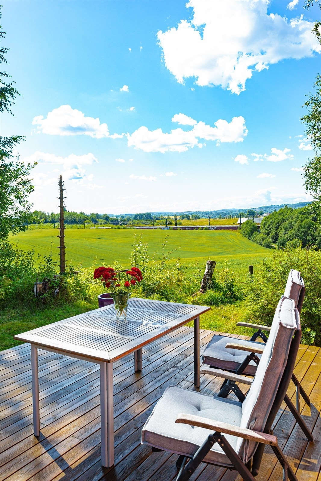 God utsikt utover landlig jorde, retning Lillestrøm. Galleribilde