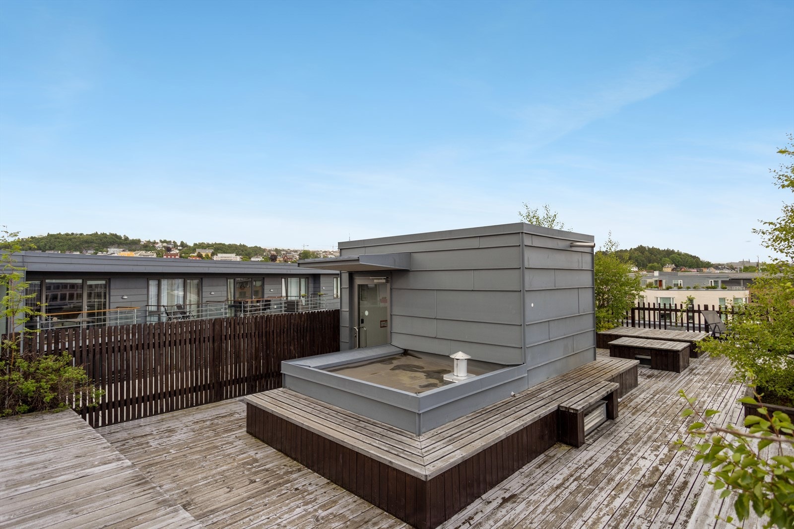 Her er det sittegrupper og beplantninger, samt panoramautsikt. Galleribilde