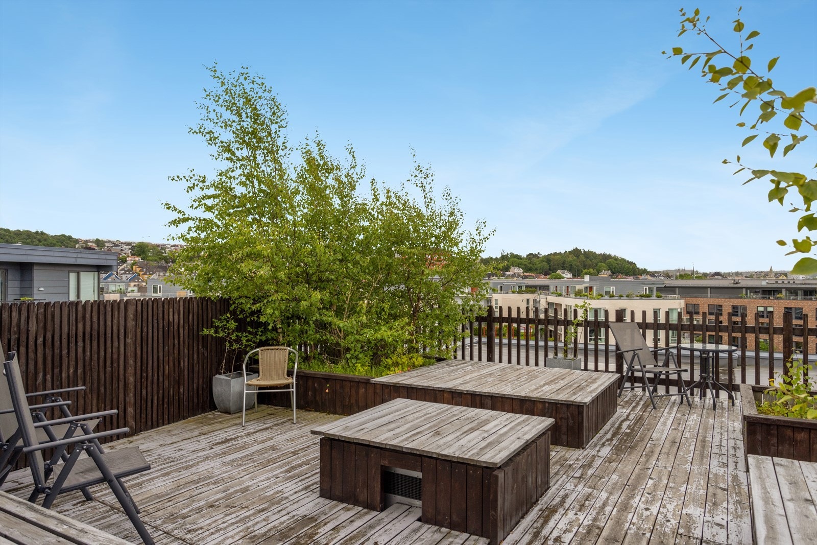 Borettslaget byr på flere fasiliteter, blant annet nevnes også solrik felles takterrasse for beboere. Galleribilde