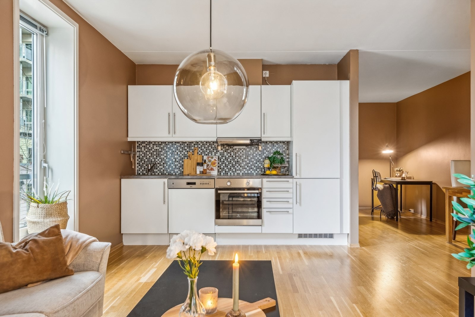 Enkelt og forutsigbart hvor man får "alt" på én faktura fra borettslaget med både strøm, fjernvarme, TV, internett m.m. inkludert i fellesutgiftene. Galleribilde