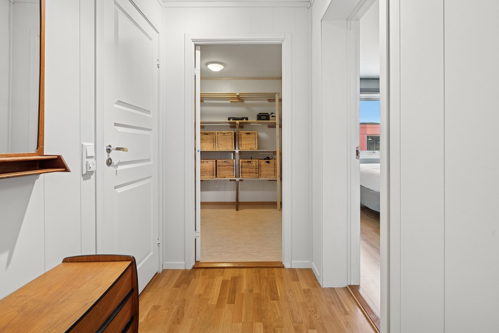 Gang som leder til baderom, bod og soverom Galleribilde