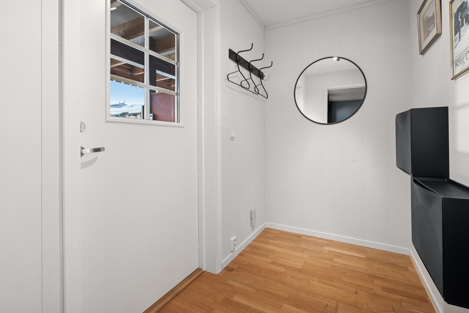 Her ønskes du velkommen inn i en lys og trivelig entrè. Galleribilde