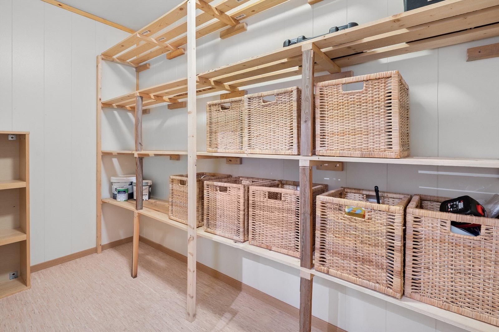 Bod med oppbevaringsmuligheter Galleribilde