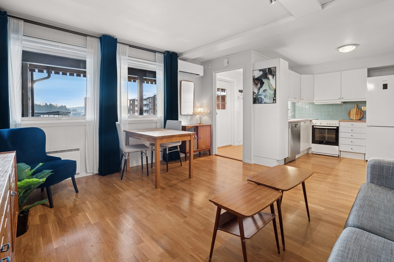 Åpen løsning gjør rommet luftig, sosialt og gir en god romfølelse Galleribilde