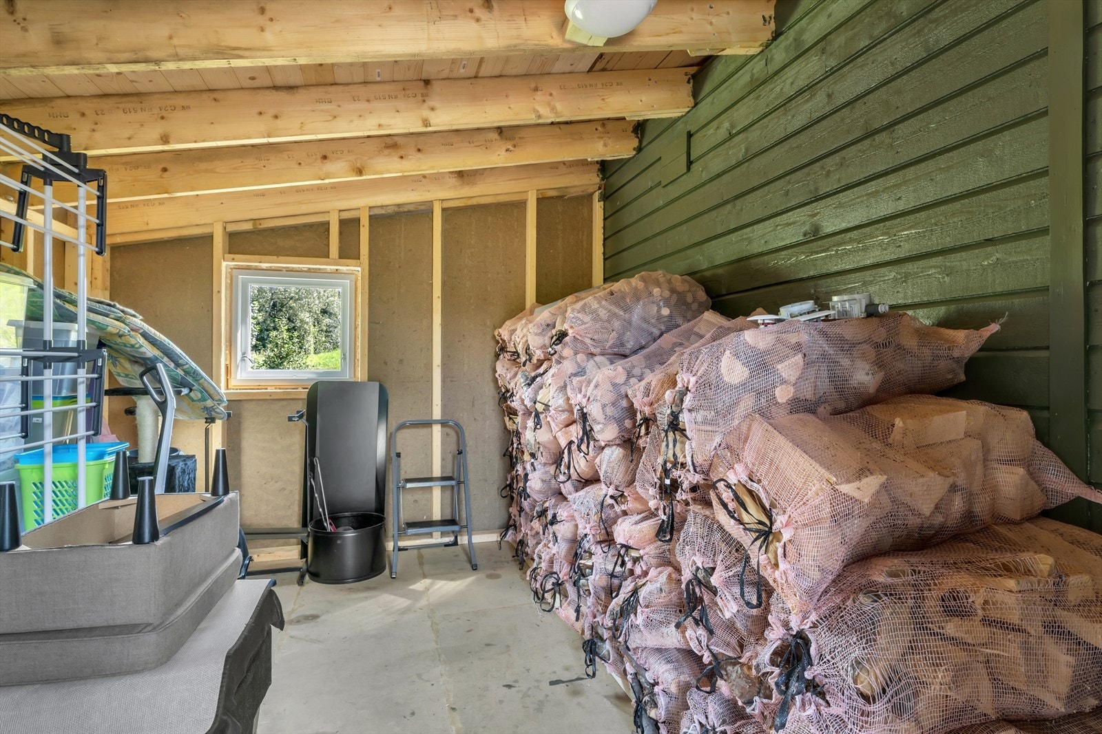 - Hytten har to eksterne boder - Galleribilde