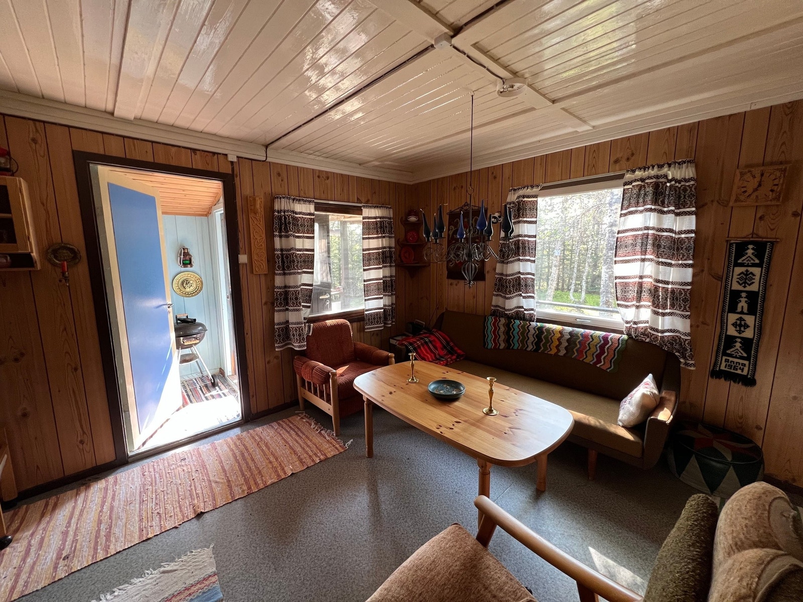 Stue med sofakrok. Galleribilde