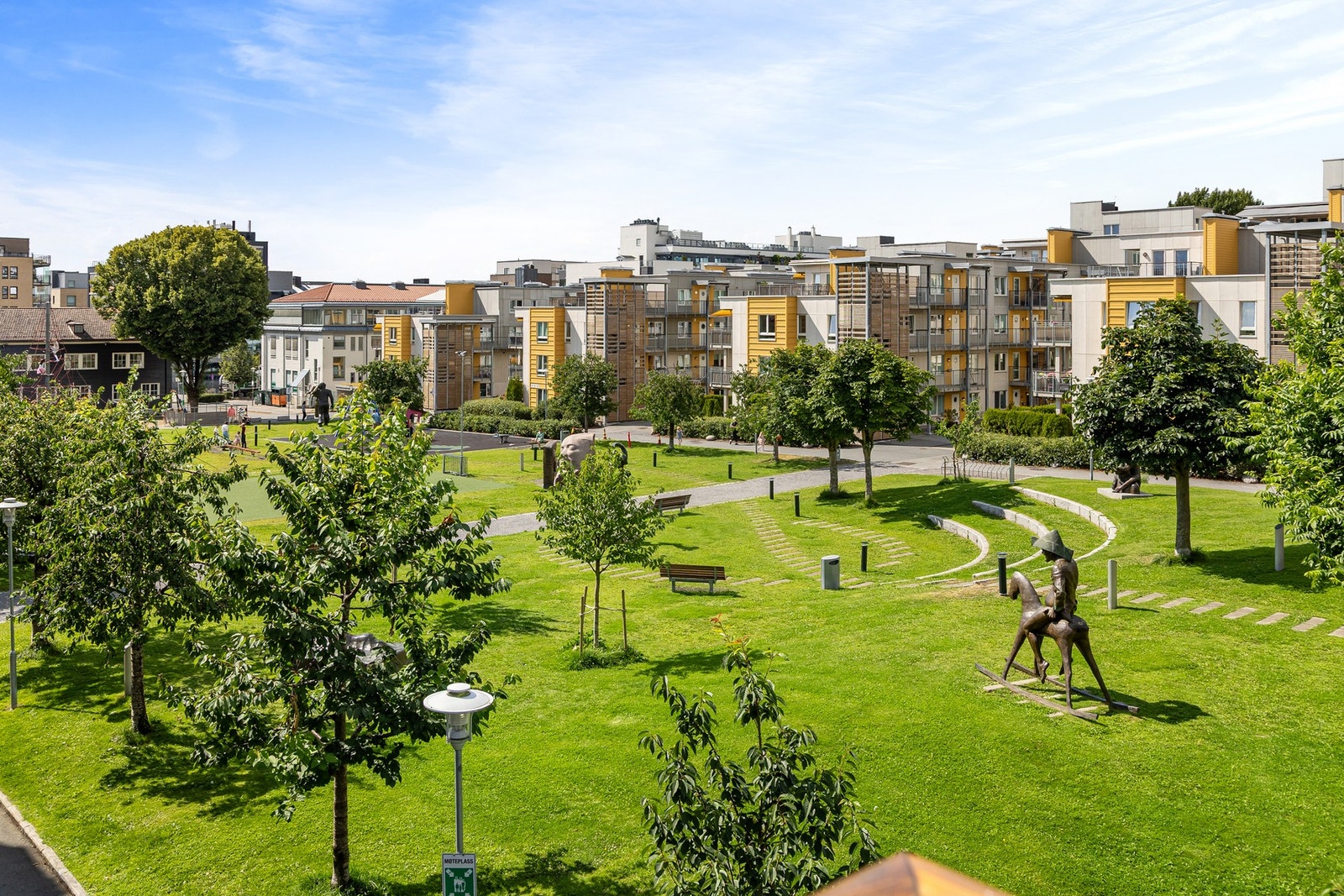 Lørenparken byr på god stemning og flotte skulpturer. Galleribilde