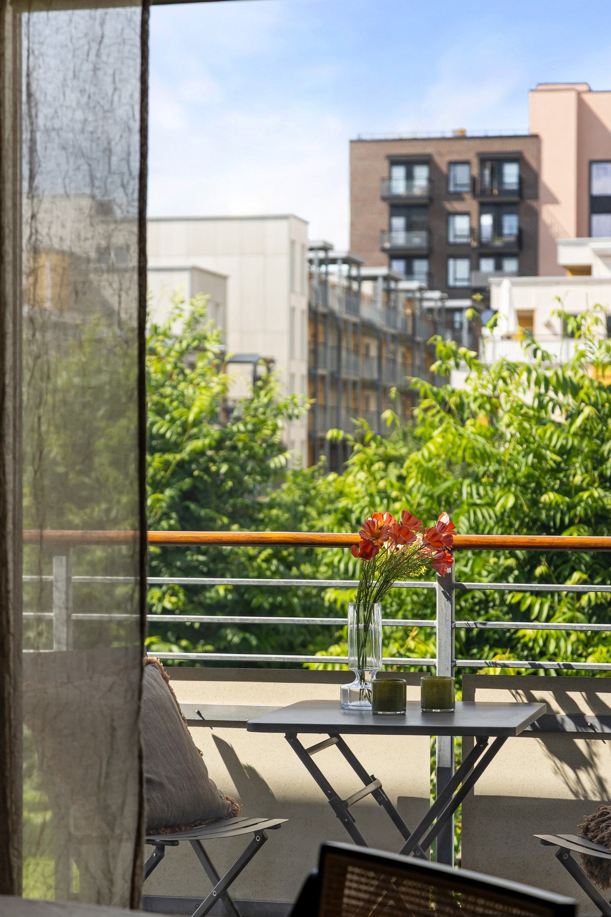 Fra stuen er det utgang til vestvendt balkong på 5kvm Galleribilde