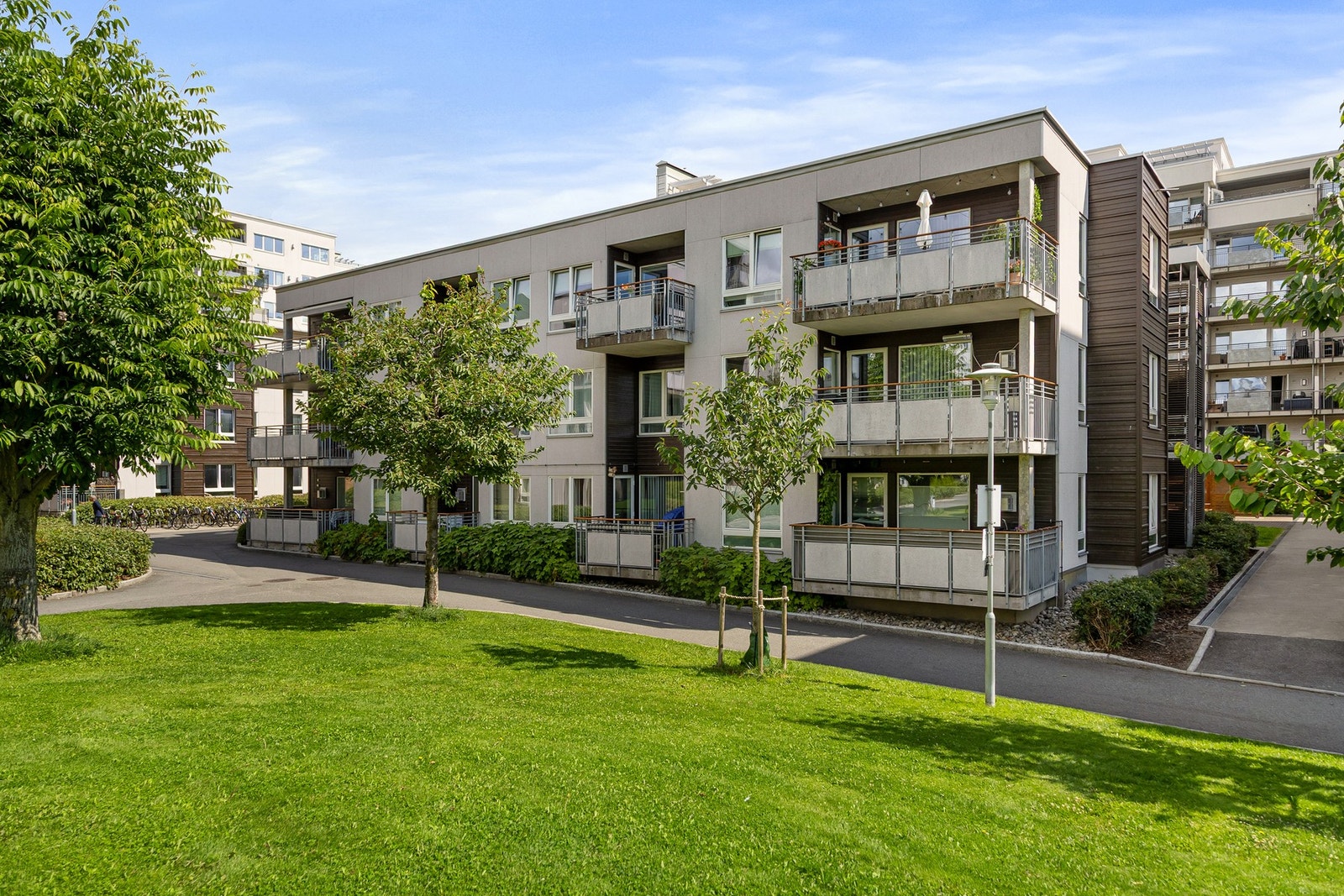 Leiligheten ligger i byggets øverste etasje. Galleribilde