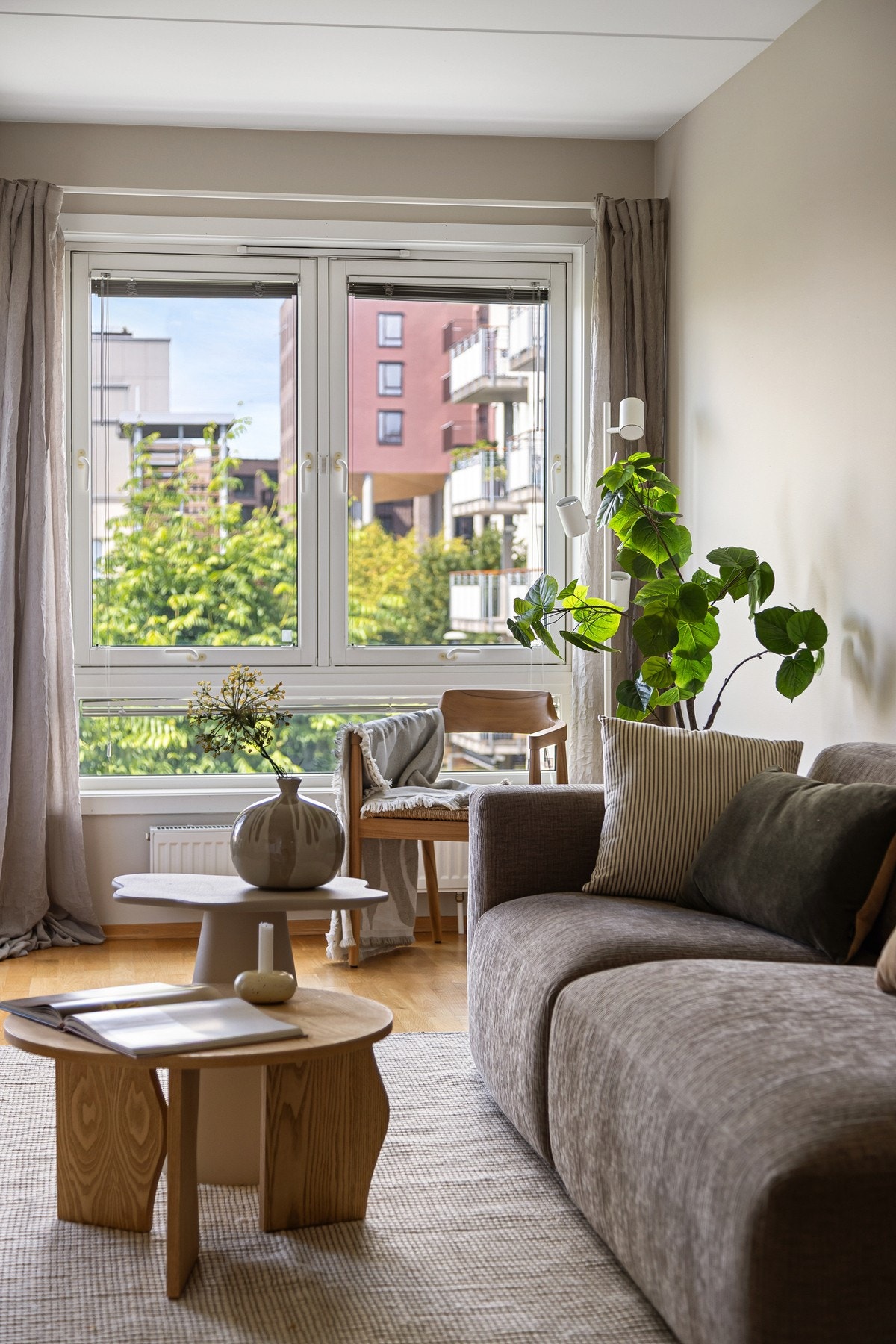 Stuen har en fin utforming, noe som gir gode møbleringsmuligheter. Galleribilde