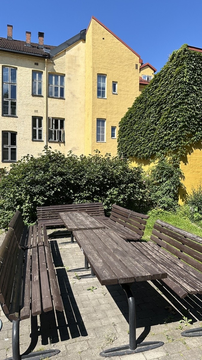 Bakgård Galleribilde