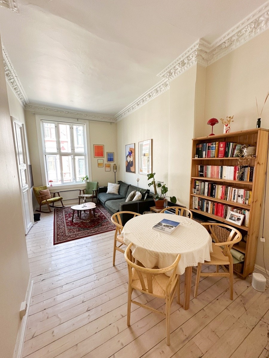 Stue, slik de som bor der nå har møblert :) Galleribilde