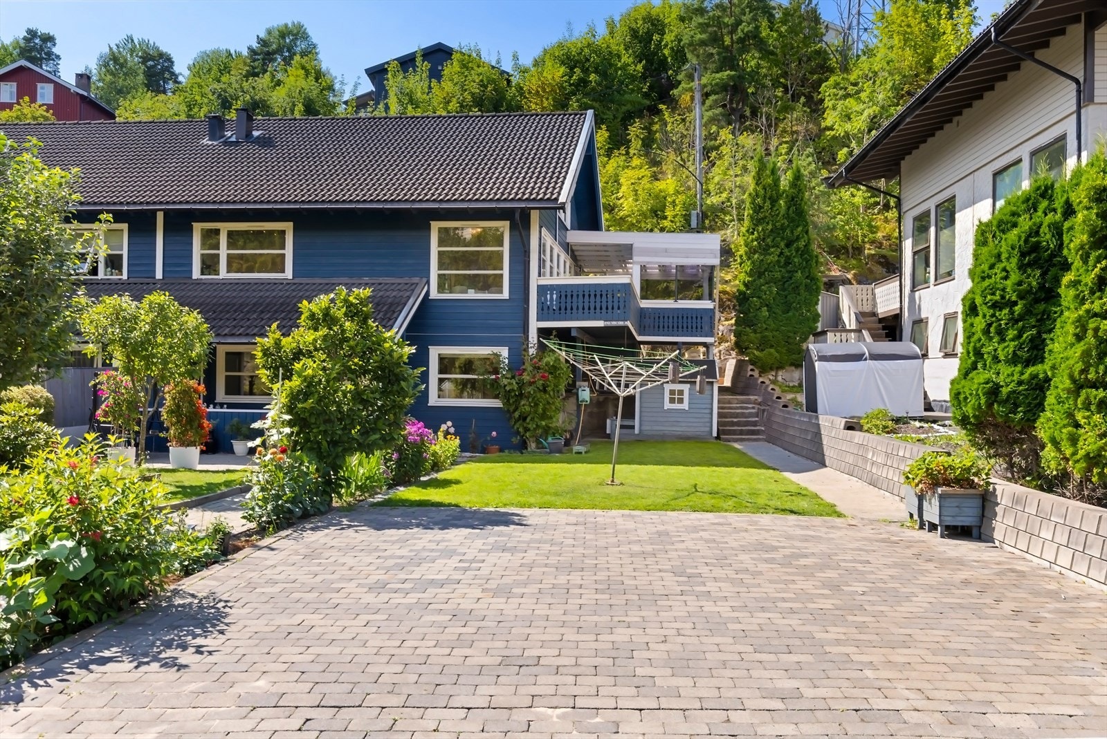 Fasade, hage og gårdsplass Galleribilde