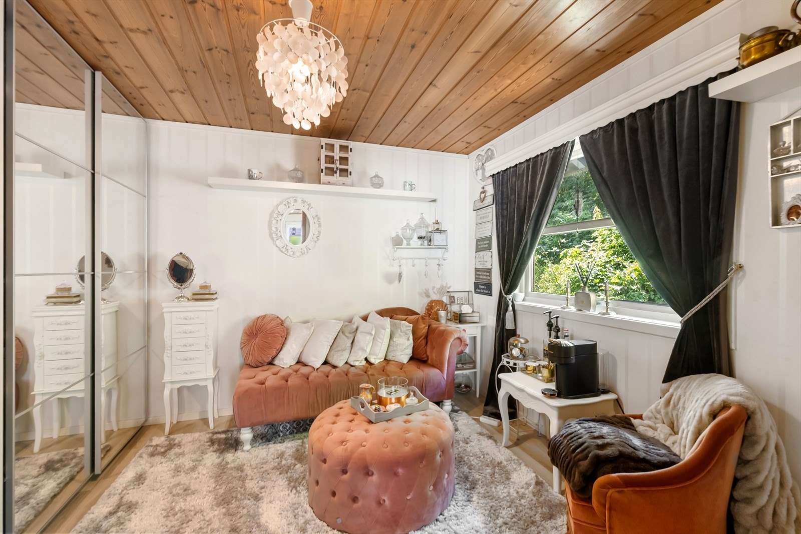 Soverom som benyttes som stue Galleribilde