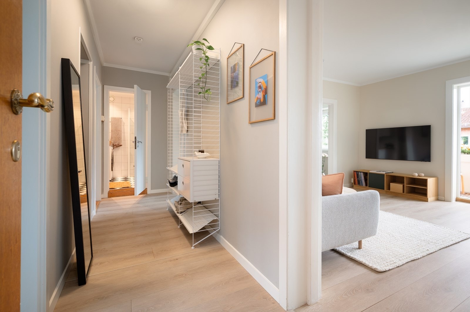 Fra gangen i leiligheten er det tilgang til alle rom. Galleribilde