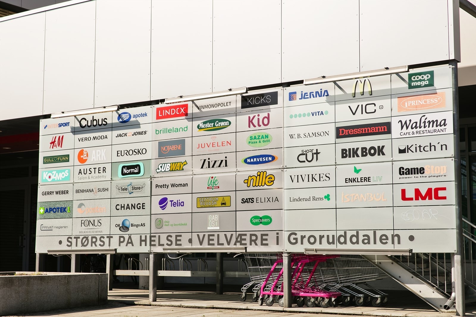 Her finner du et bredt utvalg av butikker og tjenester, inkludert Apotek 1. Galleribilde