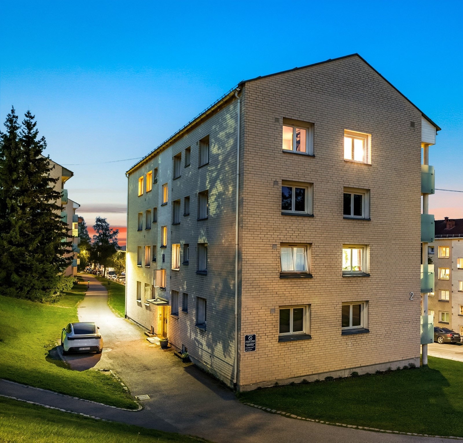 Sameiet består av hele 553 seksjoner, noe som bidrar til et solid fellesskap med god økonomi og et bredt grunnlag for vedlikehold og drift. Galleribilde