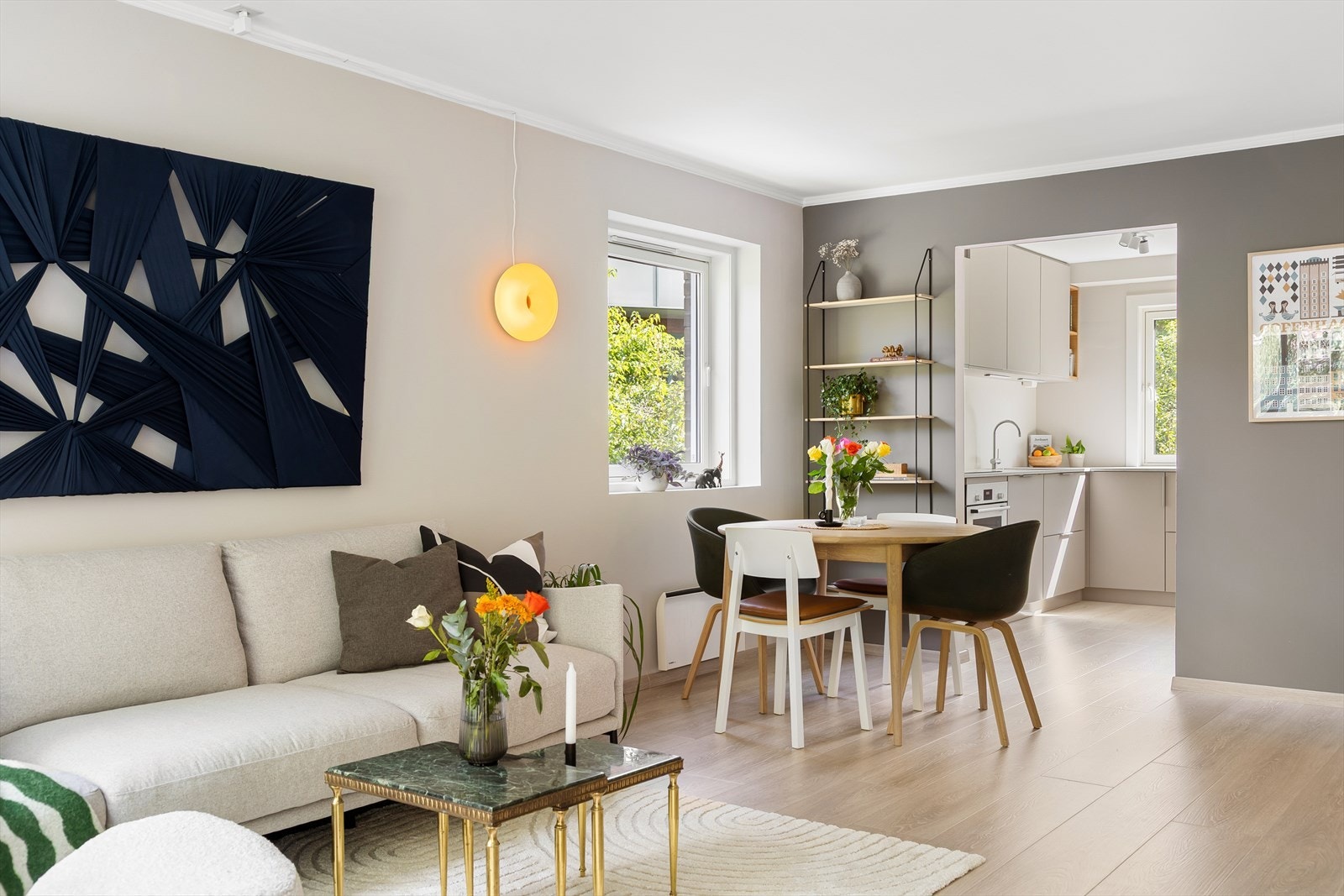 God intern beliggenhet på enden som gir ekstra vindu og lys inn. Galleribilde