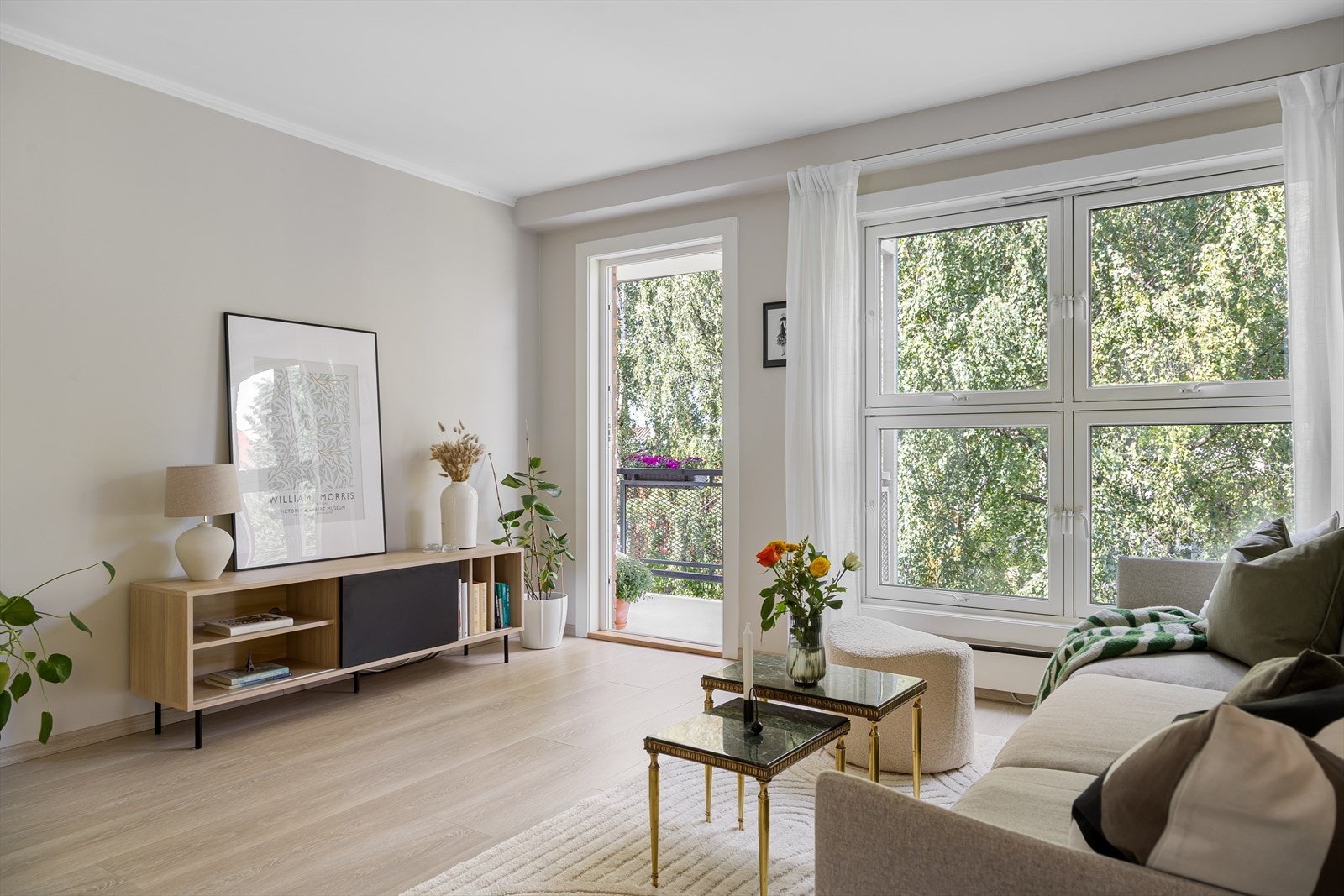 Innvendig er det god standard med blant annet nyere gulv og malte vegger. Galleribilde