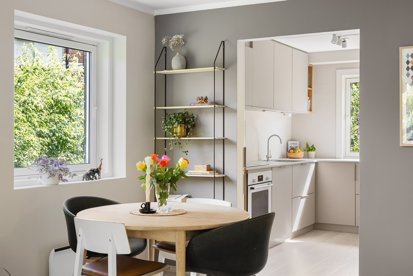 Kjøkkenet er naturlig avdelt fra stue. Galleribilde